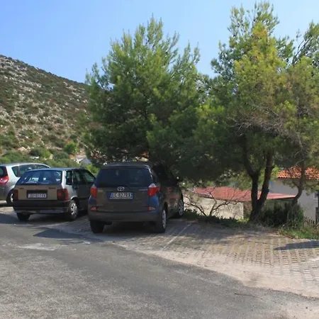 Apartment By The Sea Skrivena Luka, - 8352